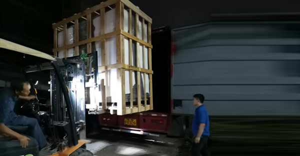 1000L恒溫恒濕試驗(yàn)箱裝車(chē)發(fā)貨