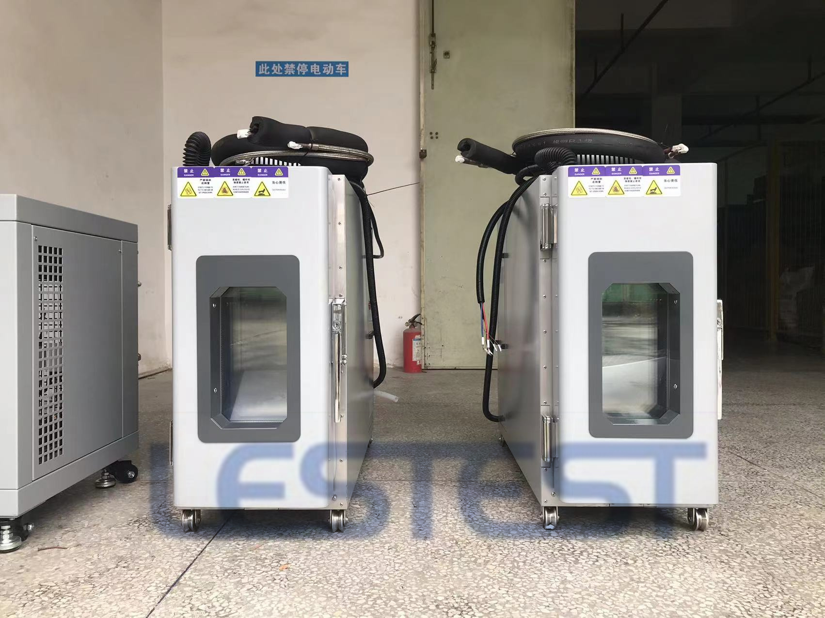 研精致思，萊思小型高低溫試驗箱客戶現場驗收通過！